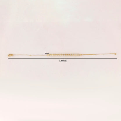 Gold zipper on a white background with measurement label