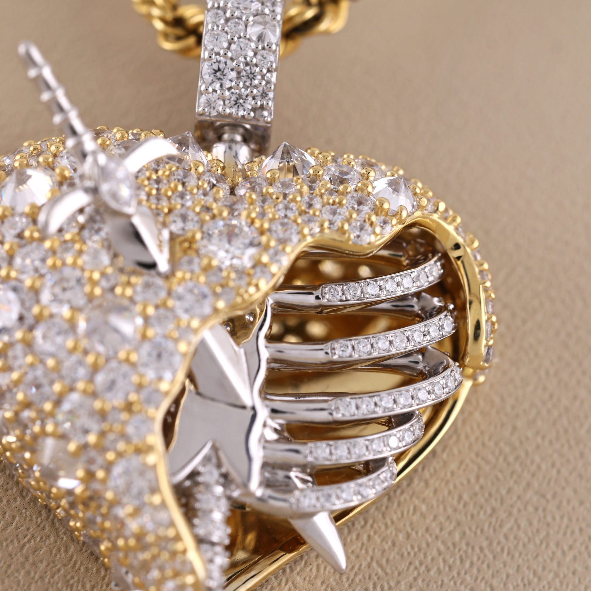 heart pendant necklace​