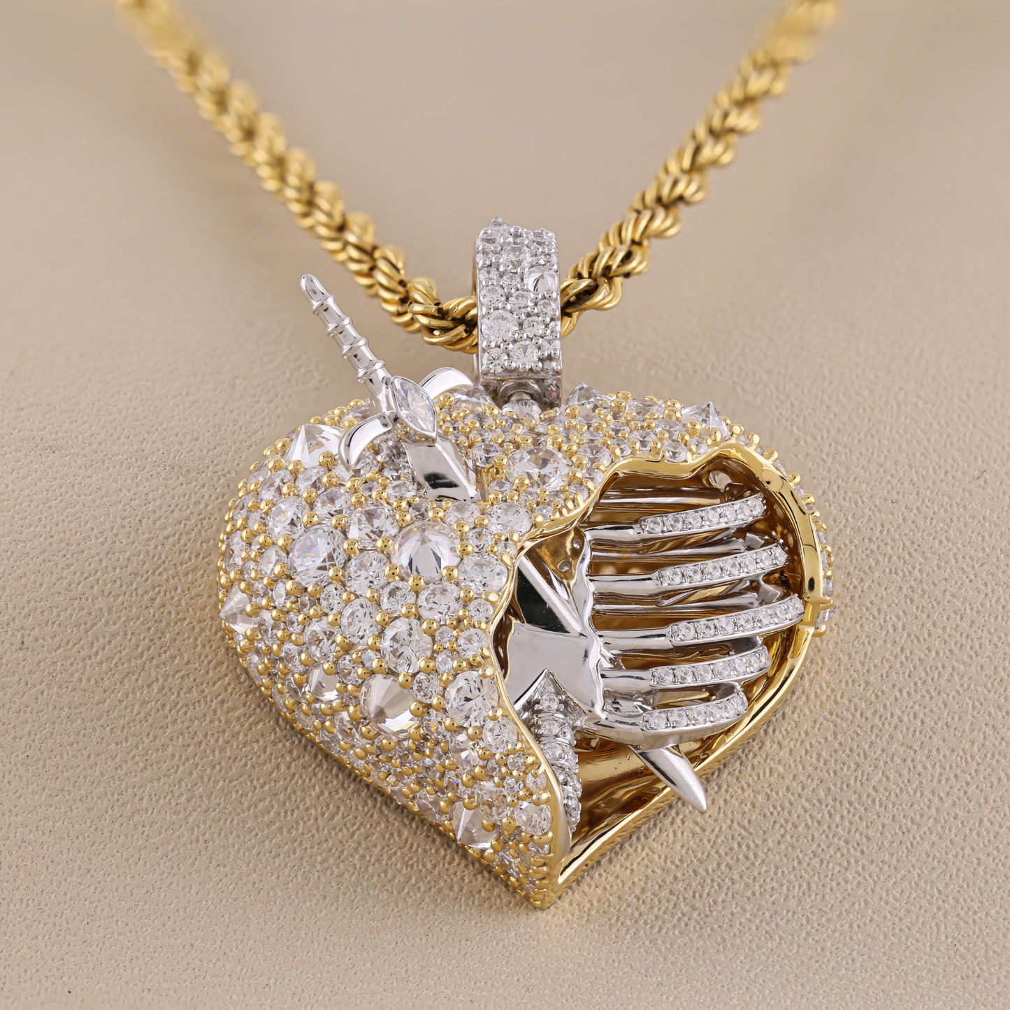 heart shaped pendant​