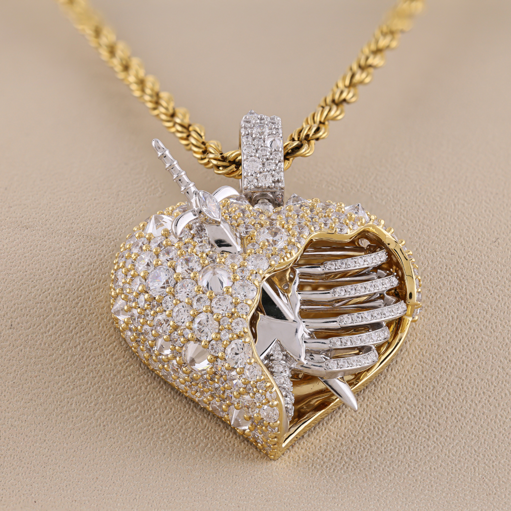 heart shaped pendant​