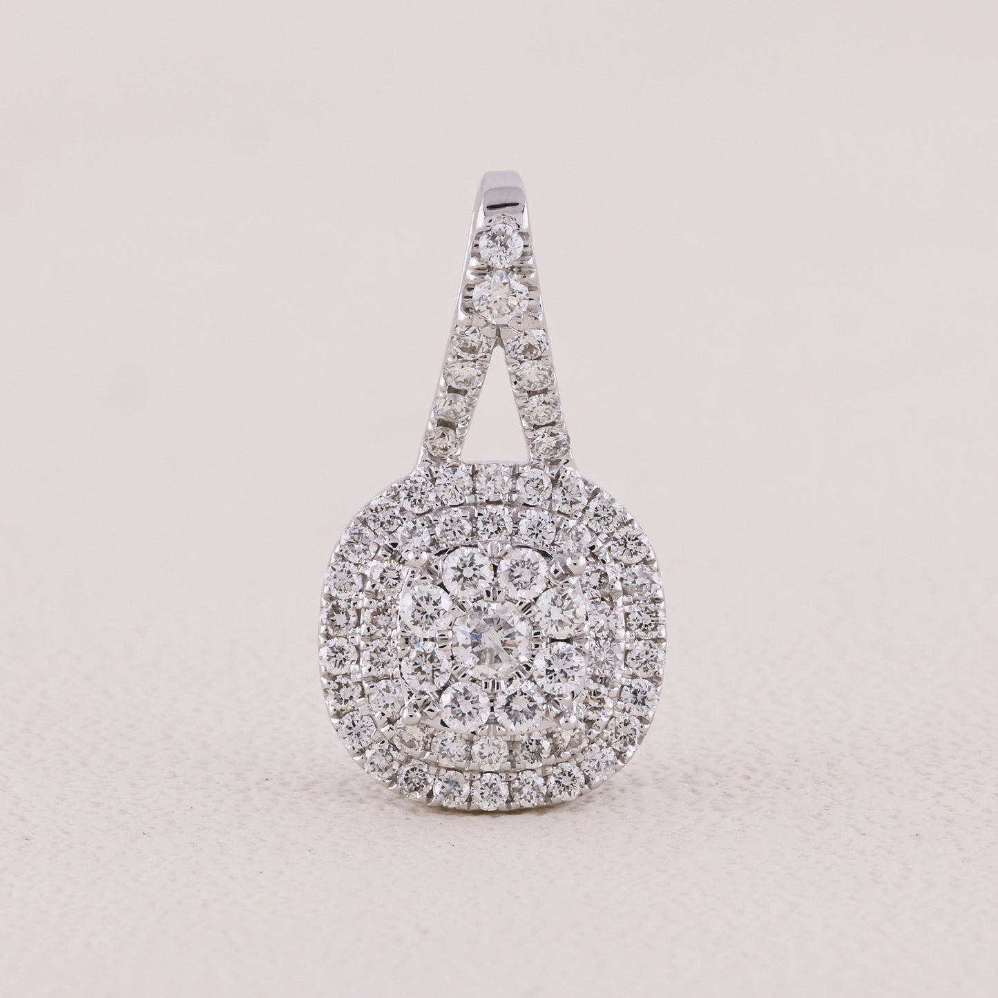 lab grown diamond Round pendant