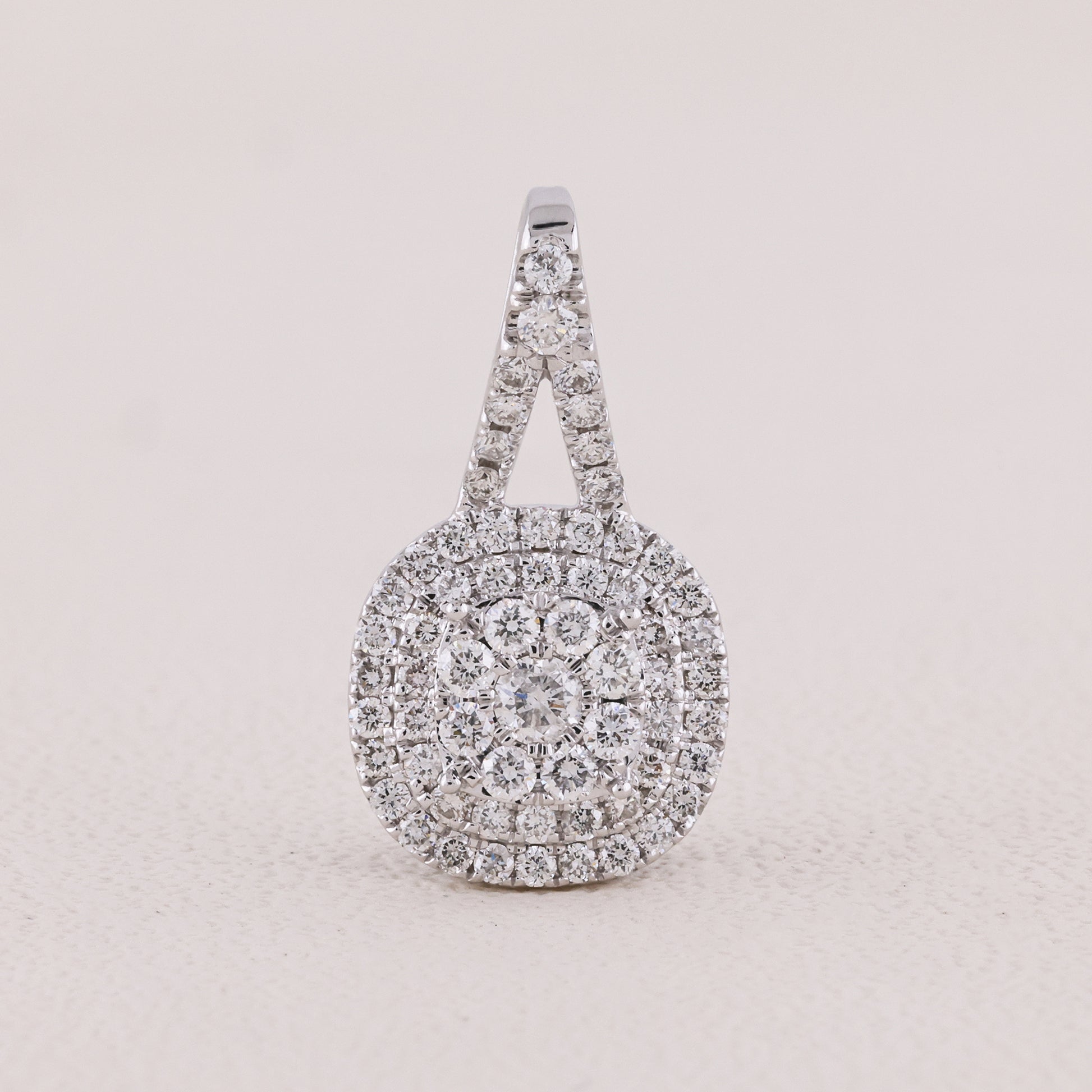 lab grown diamond Round pendant