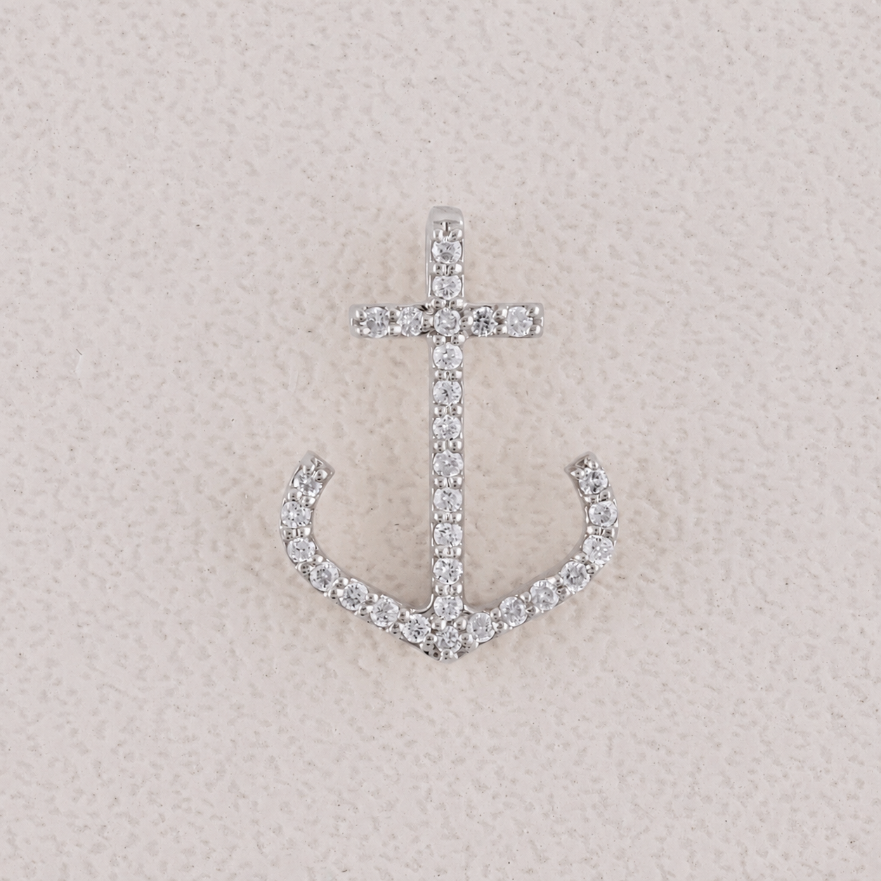 yellow gold anchor pendant
